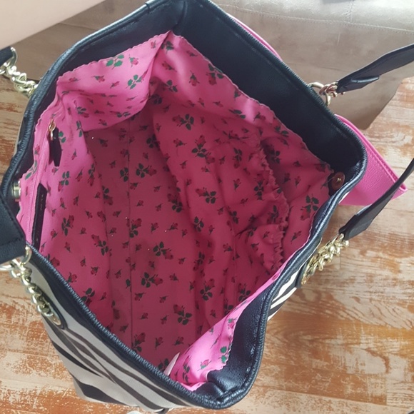 striped bow Betsey Johnson purse - Picture 3 of 3